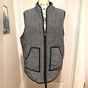 2XL Women’s Black and White Vest
